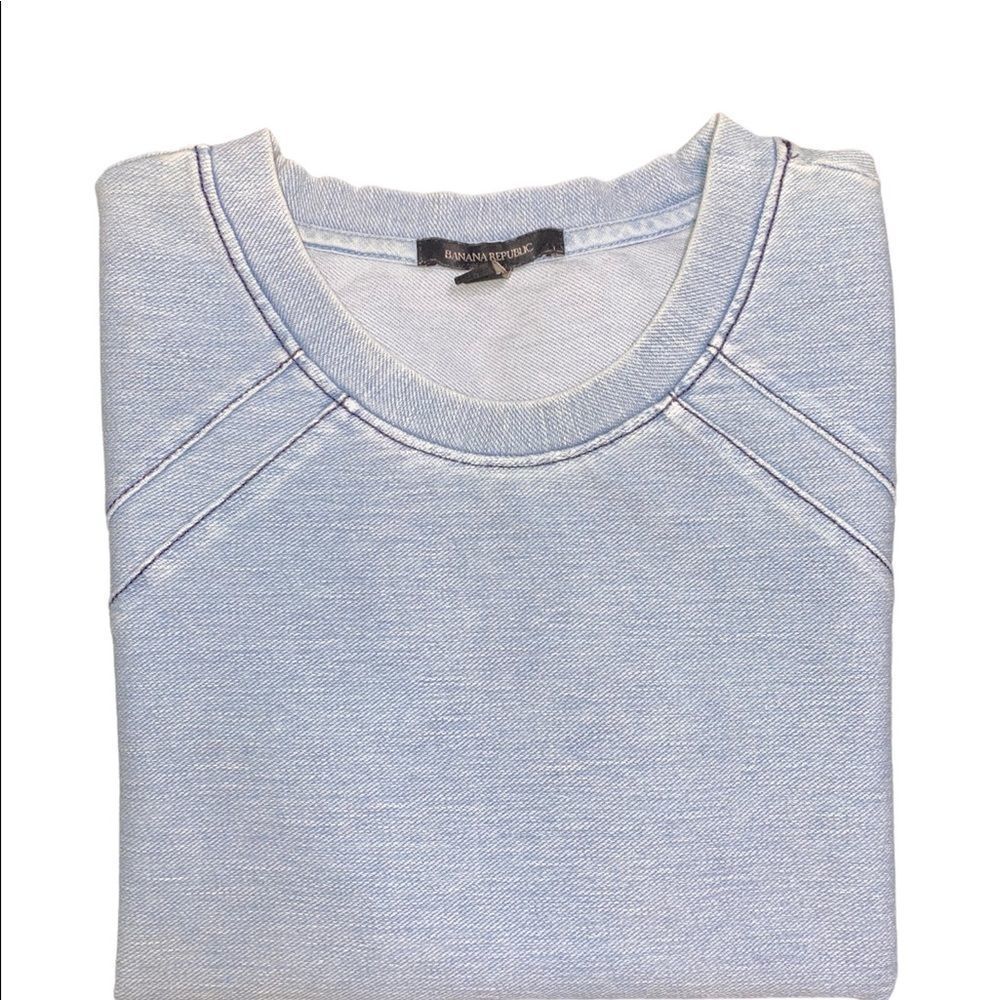 Banana Republic Denim Print Short Sleeve Crop Sweat Shirt.